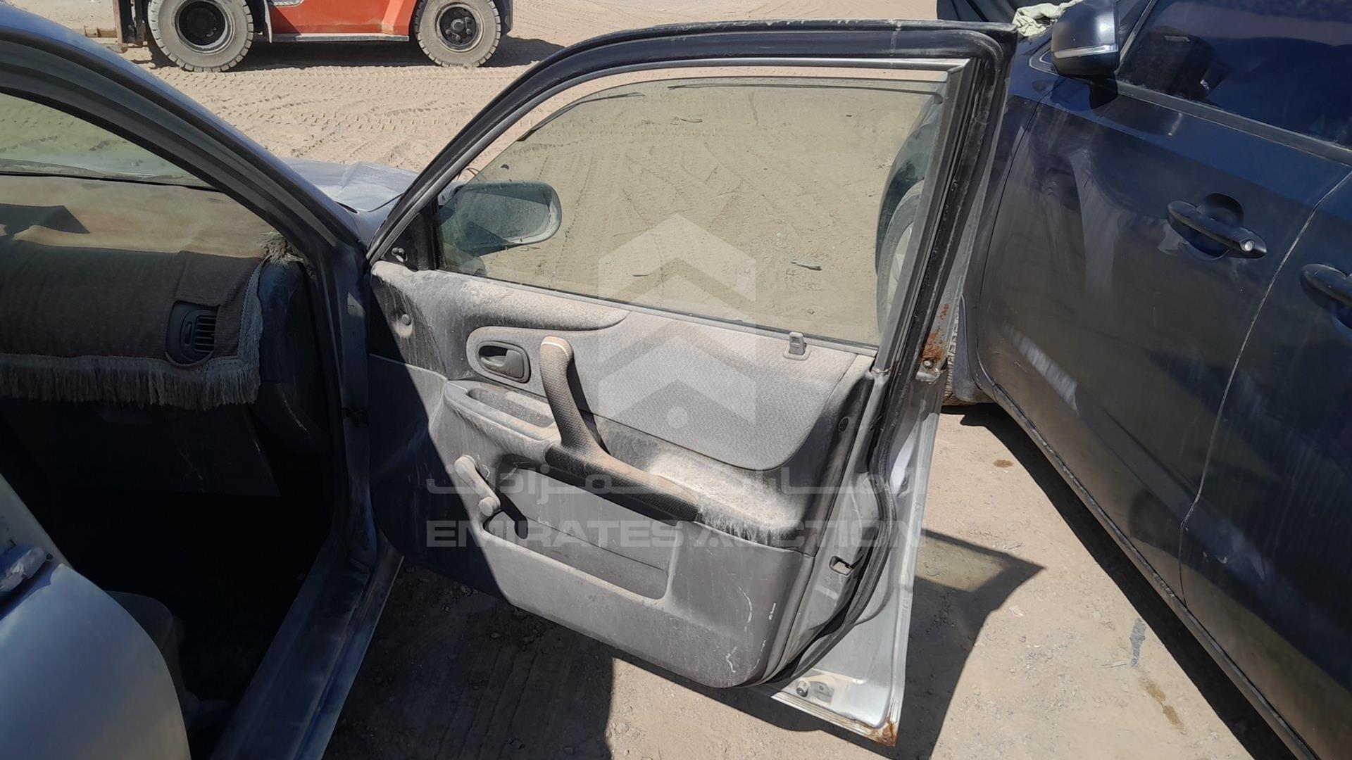2003 MAZDA 323 VIN: JM7BJ123131217807