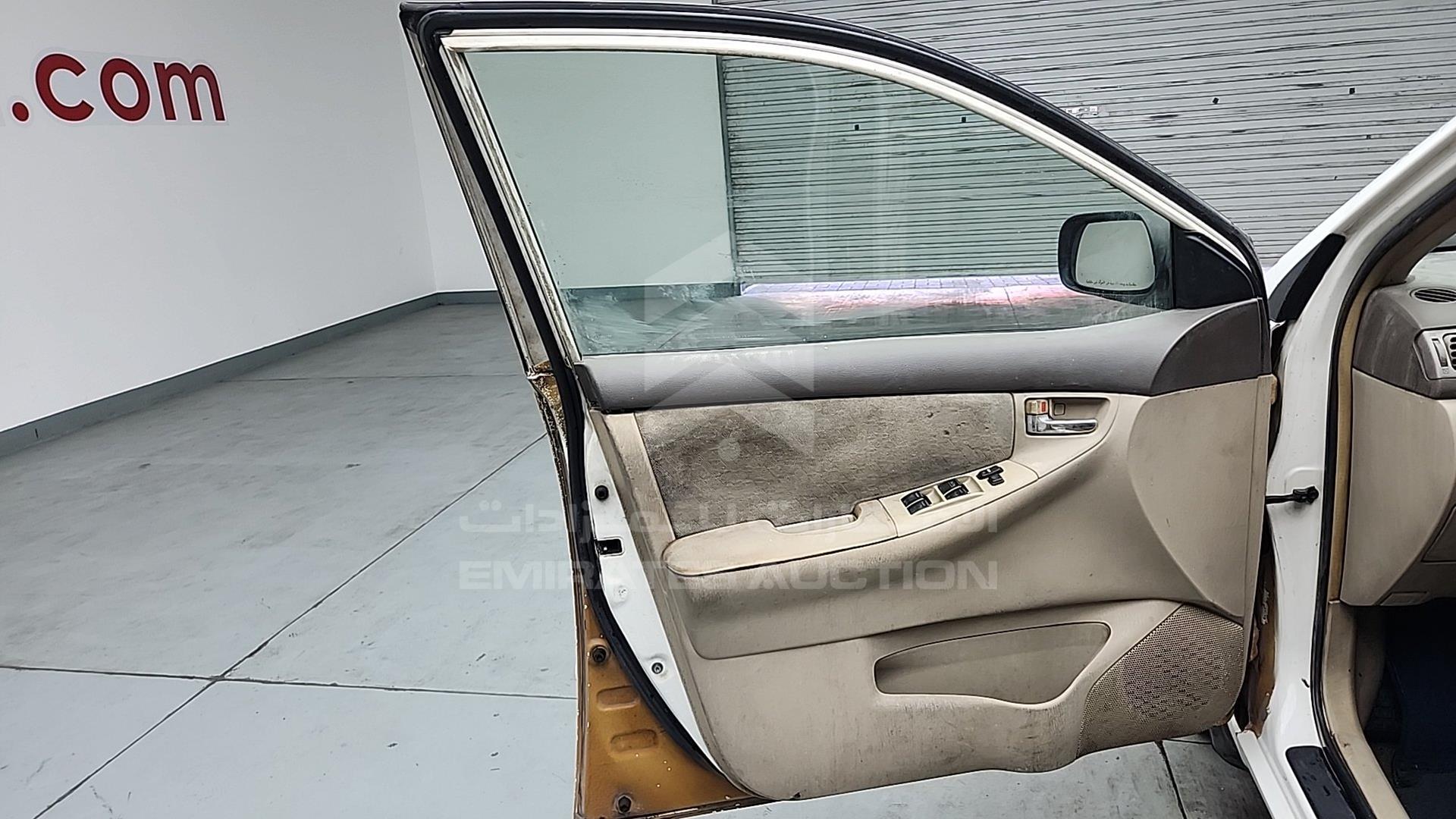 2004 TOYOTA COROLLA VIN: JTDBW23E743032751