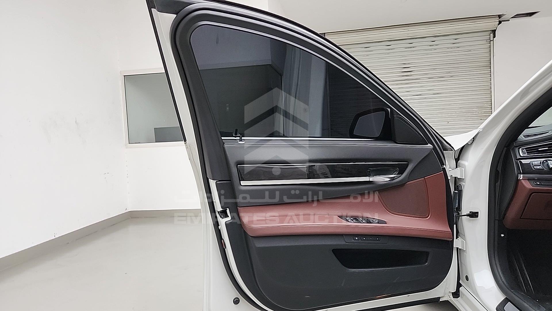 2015 BMW 730 VIN: WBAYE2105FD837047