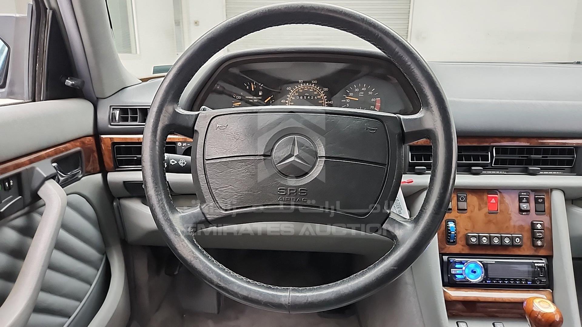 1990 MERCEDES SEL 560 VIN: WDBCA39E7LA537035