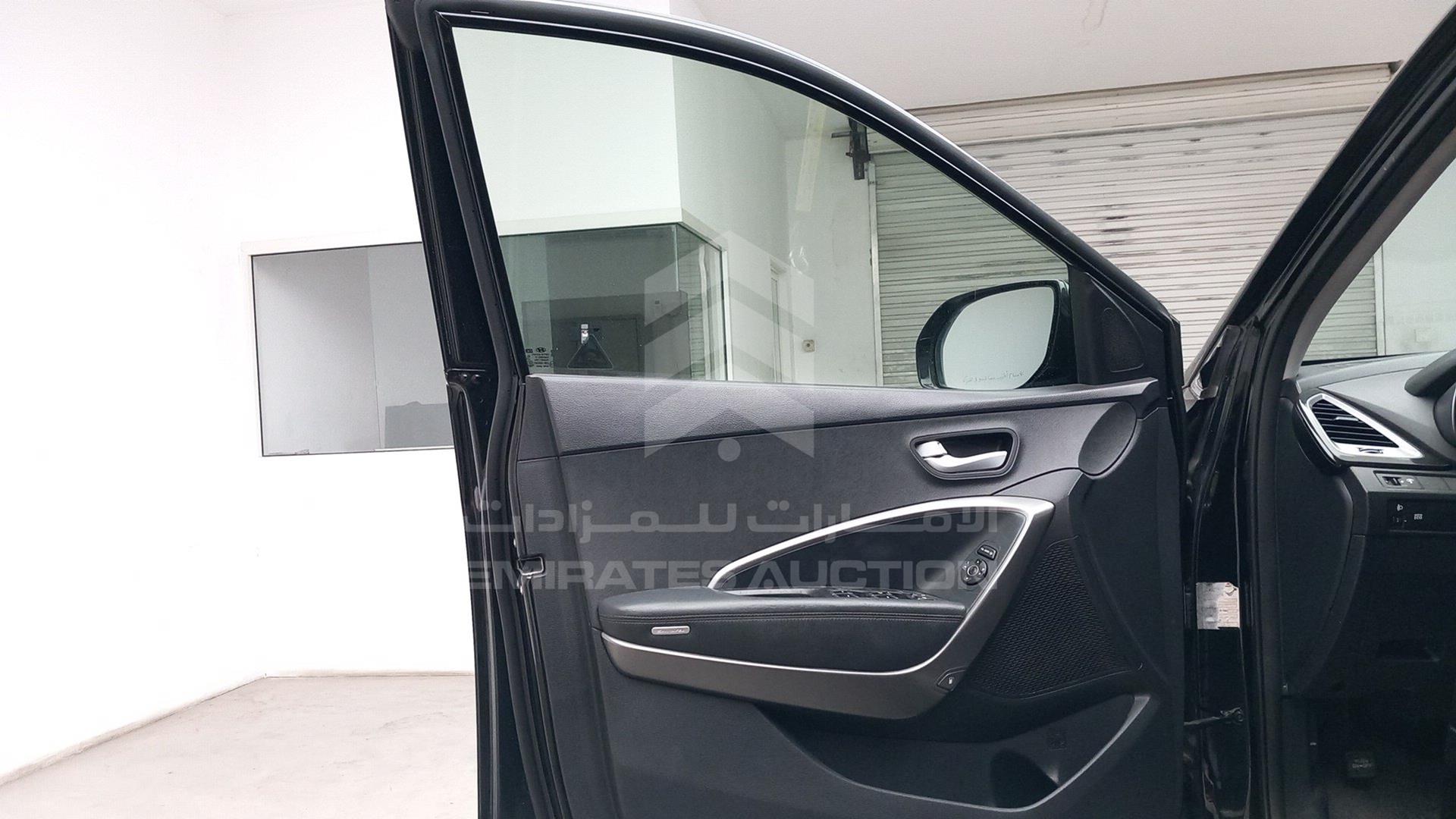 2015 HYUNDAI SANTA FE VIN: KMHSU81E8FU368459