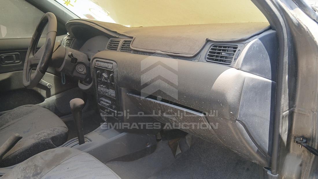 نيسان صني 1998 — زاوية واجهة الراكب الأمامي الأيمن — صورة 23