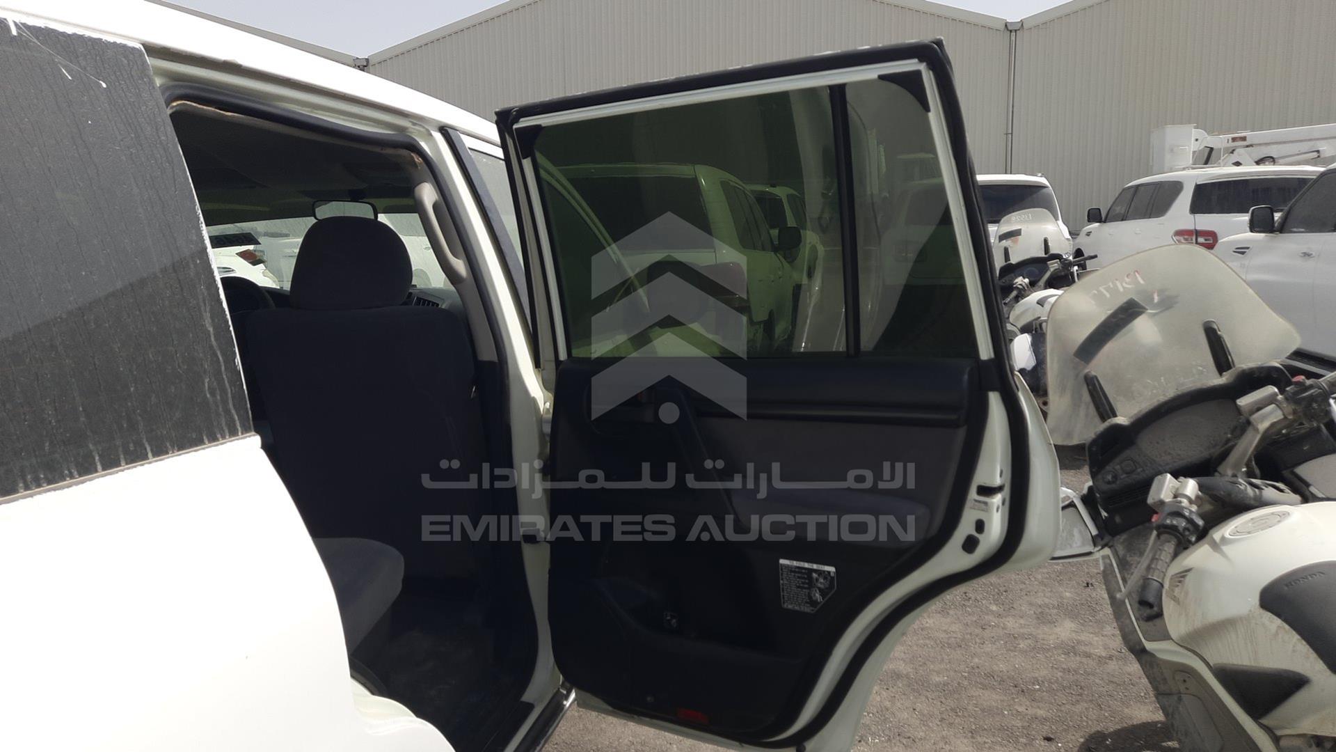 2011 TOYOTA LAND CRUISER VIN: JTMDU09J3B4033748