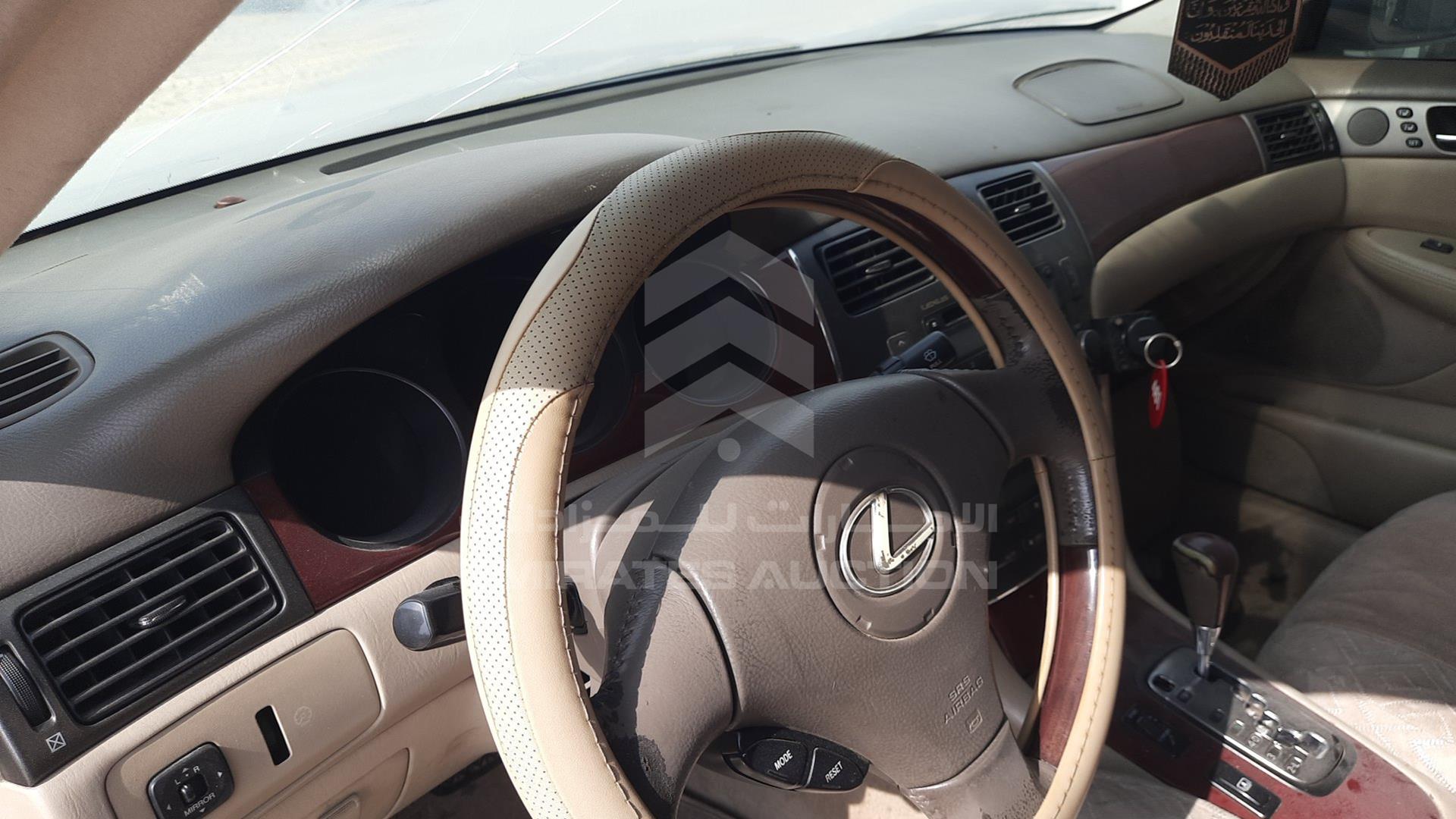 2002 LEXUS ES 300 VIN: JTHBF30G820049888
