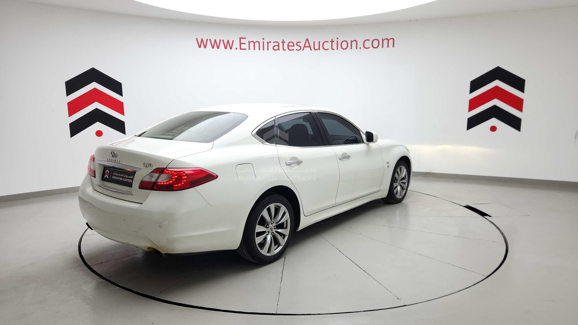 2014 INFINITI Q70 VIN: JNKBY1AP2EM300169
