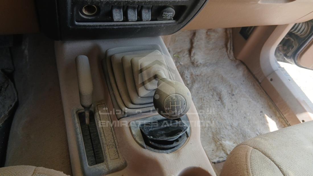 جيب شيروكي 1998 — زاوية ناقل الحركة — صورة 16
