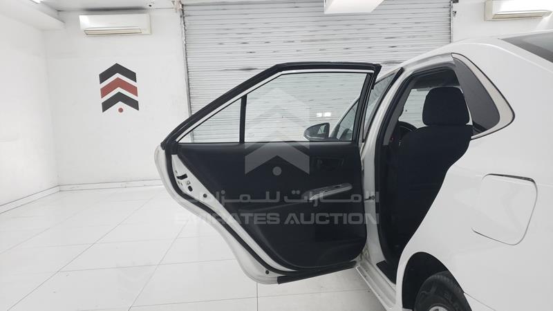 6T1BF9FK9HX695666 Auction: EmiratesAuction Lot: 422756 6T1BF9FK9HX695666 Toyota Camry 2017 WHITE Photo 19