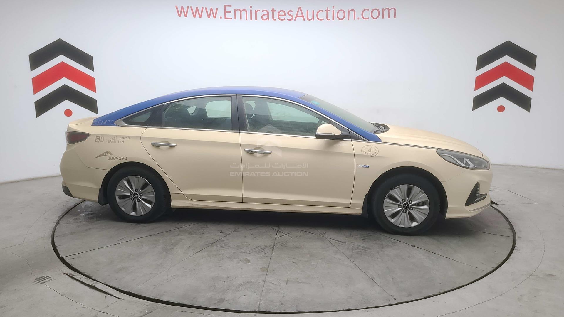 2019 HYUNDAI SONATA HYBRID VIN: KMHE24139KA093092