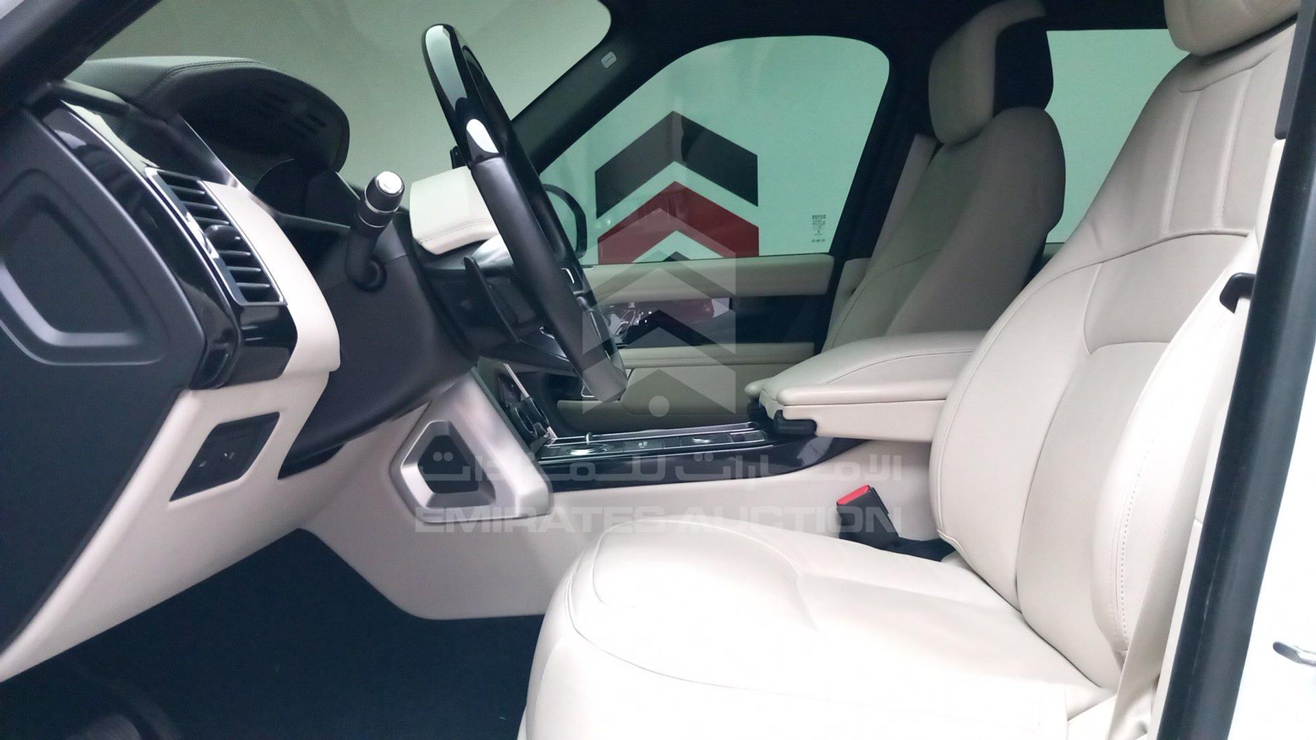2018 RANGE ROVER HSE VIN: SALGA2BV0JA389243