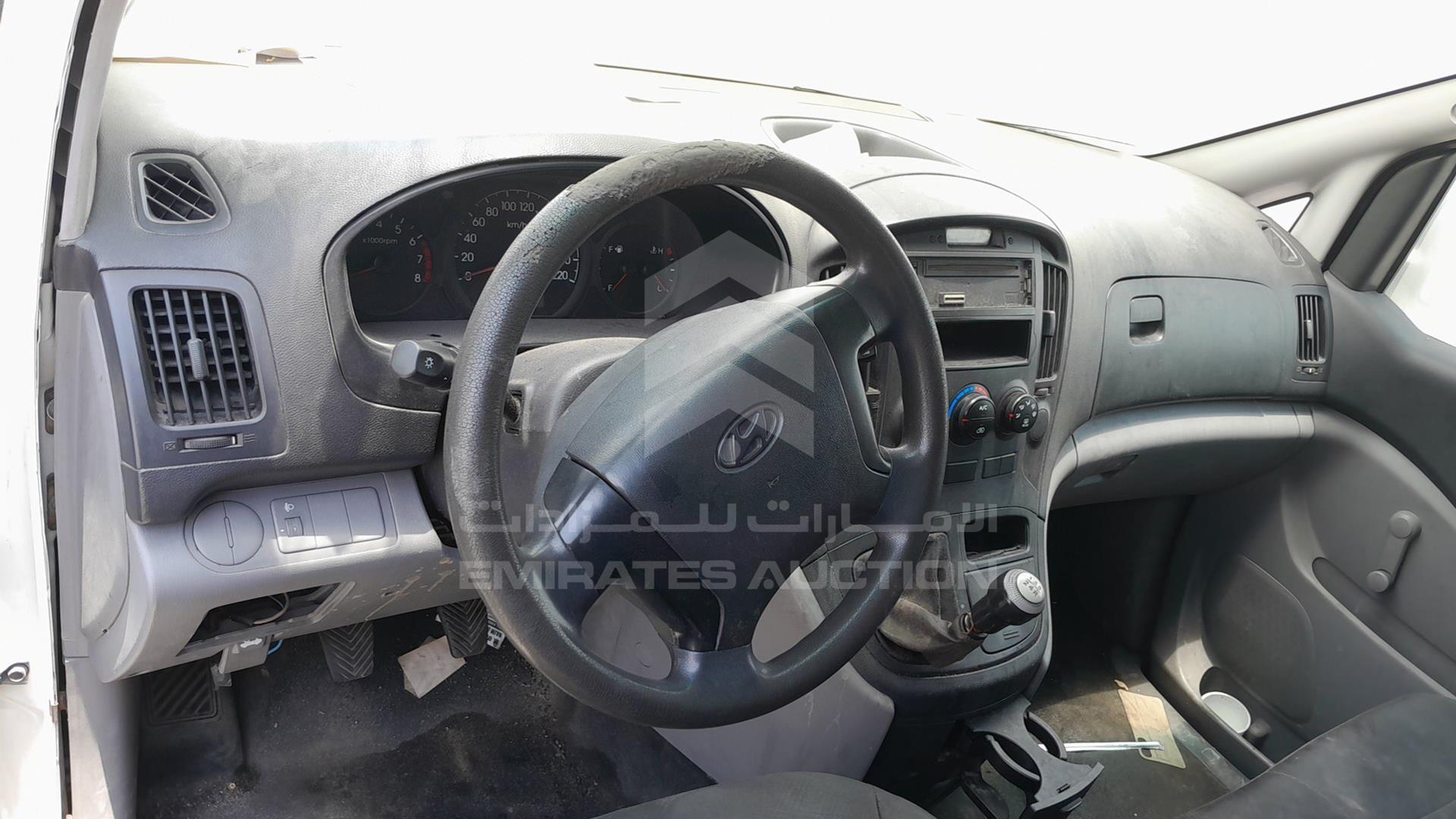 2010 HYUNDAI H1 VIN: KMHWG81R4AU226372