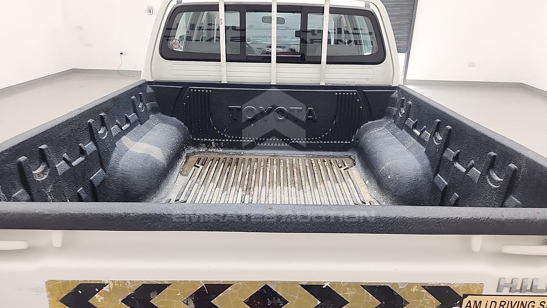 2015 TOYOTA HILUX VIN: MR0EW12G6F3032433