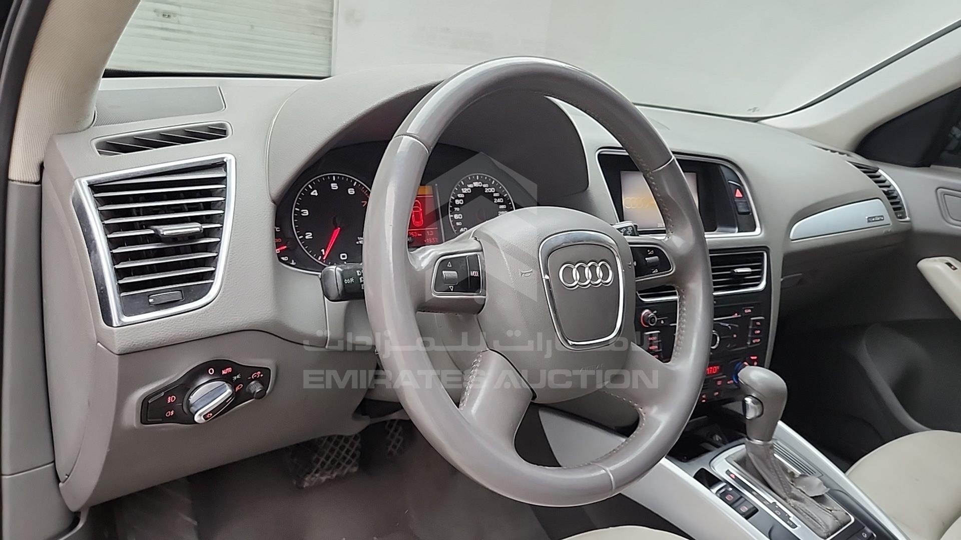 2011 AUDI Q5 VIN: WAUCFC8R2BA042938