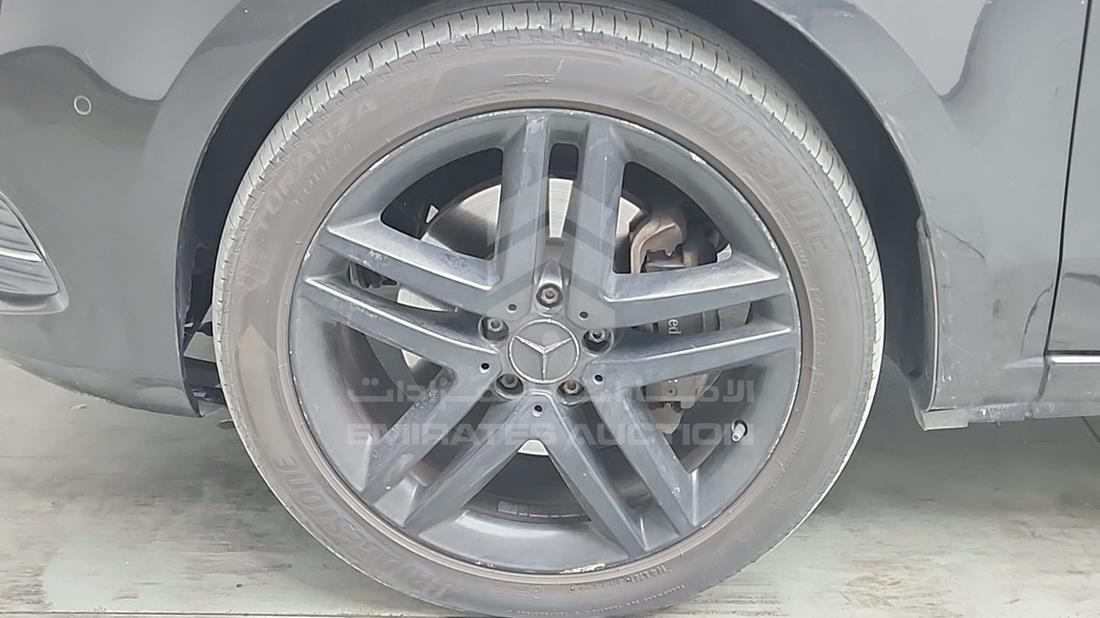 2016 Mercedes V 220 — Front Left Tyre — Photo 35