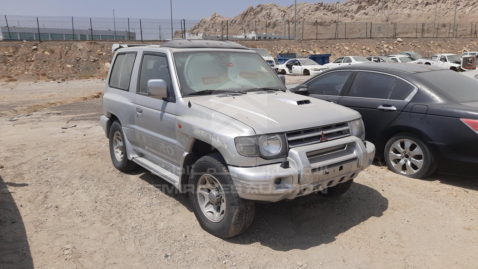 2000 MITSUBISHI PAJERO VIN: JMY0RV230YJ704792