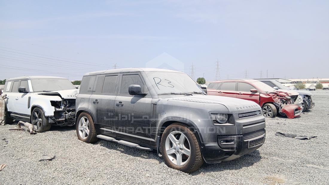 لاند روفر Defender 2023 — الزاوية الأمامية اليمنى — صورة 8