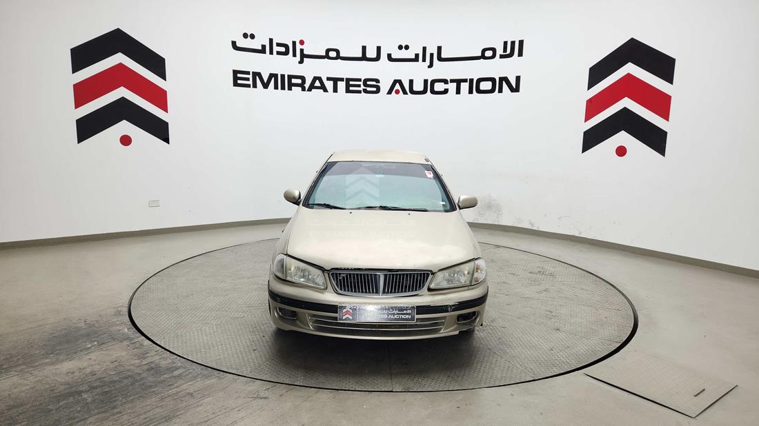نيسان صني 2002 — عرض بزاوية 360 درجة