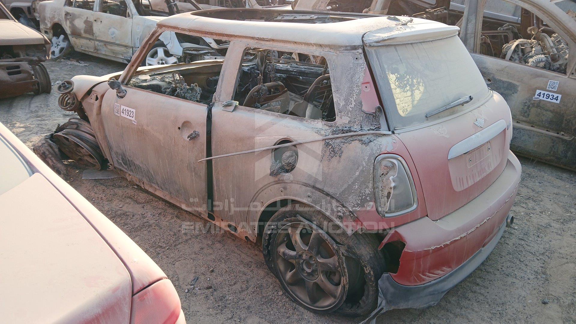 2009 MINI COOPER VIN: WMWMF31089TT78141