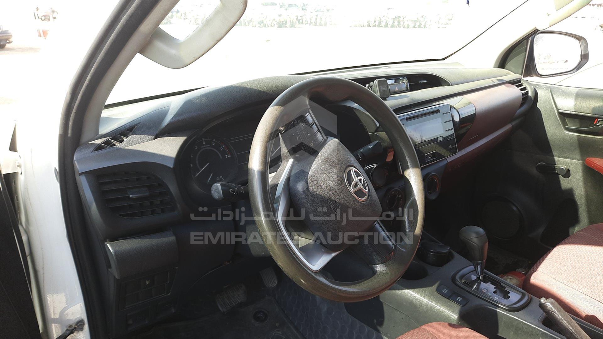2017 TOYOTA HILUX VIN: MR0DX8CDXH0400056