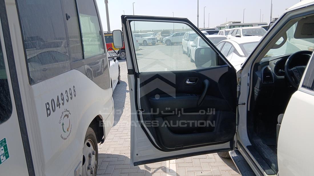نيسان باترول 2019 — الباب الأمامي الأيسر — صورة 11