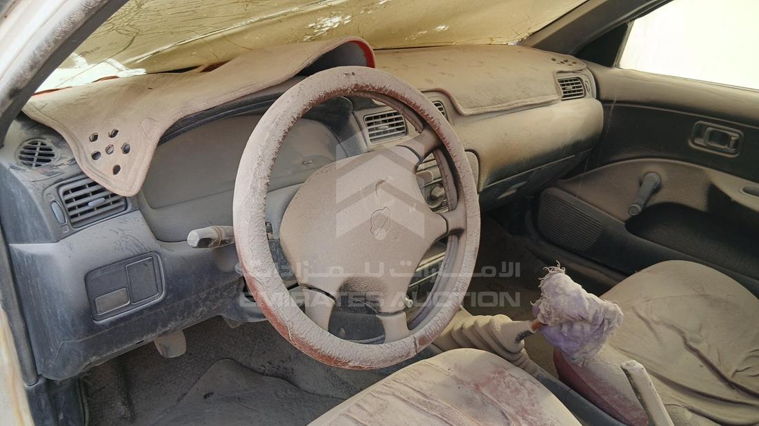 نيسان صني 2000 — زاوية واجهة السائق الأمامية اليسرى — صورة 12