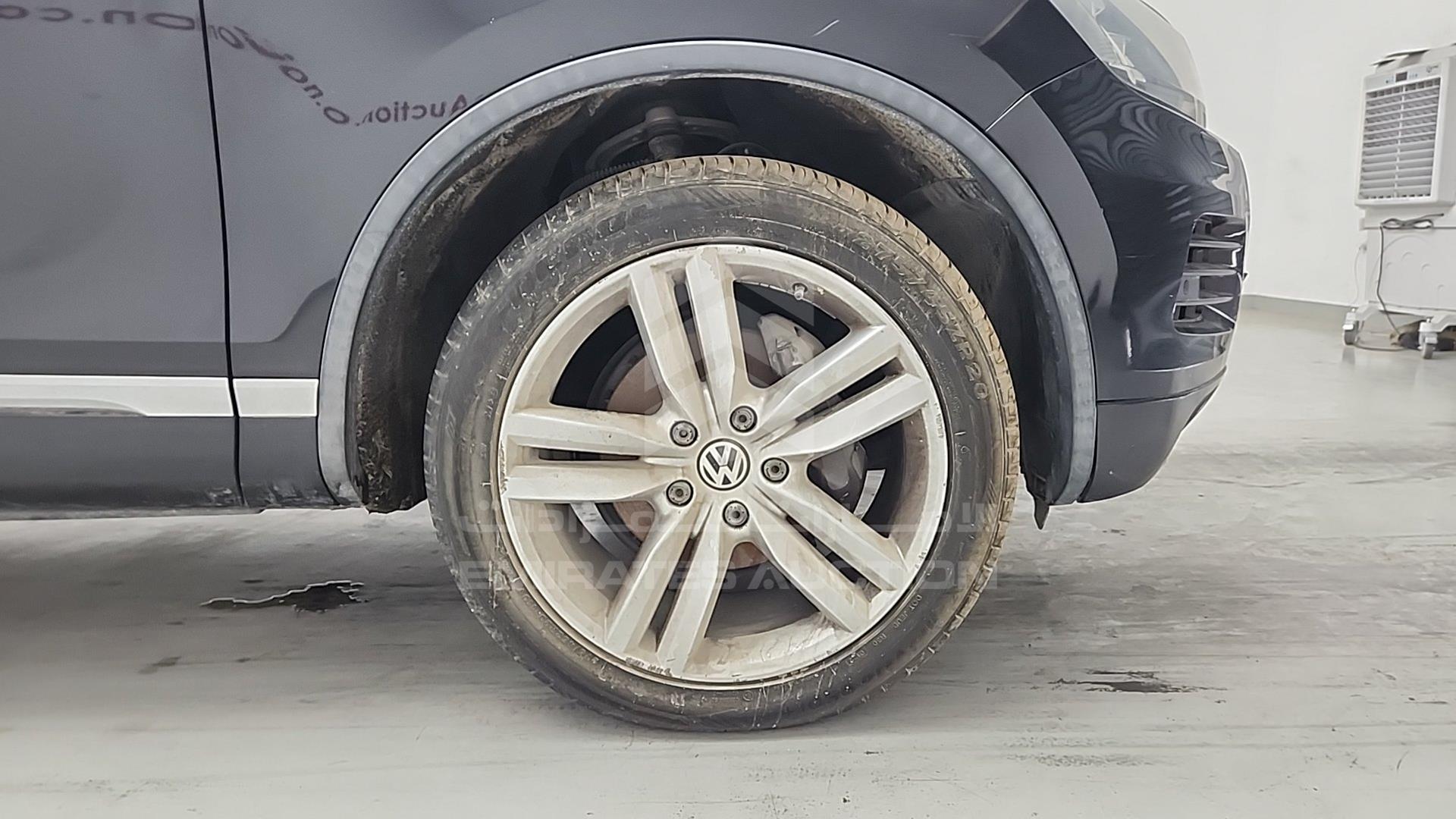 2013 VOLKSWAGEN TOUAREG VIN: WVGBC2BP9DD010820