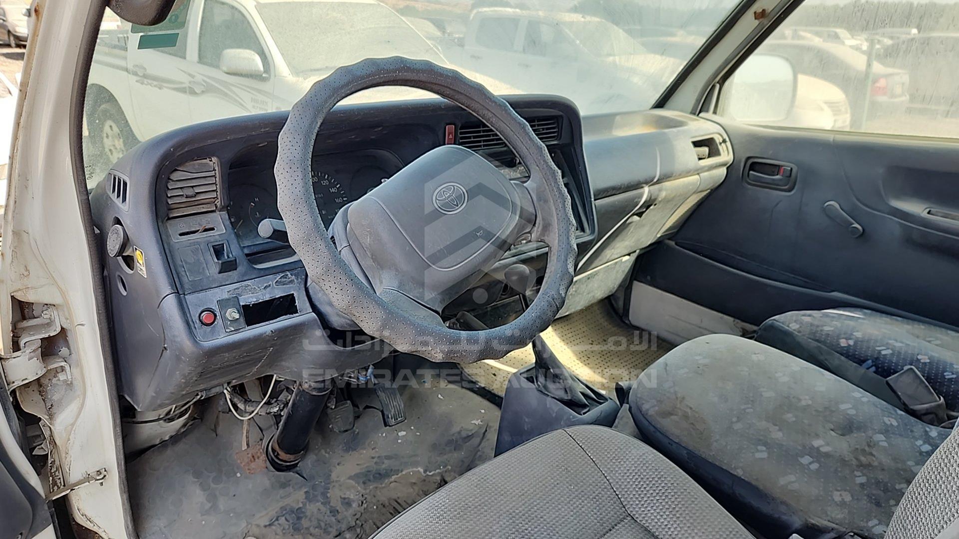 2000 TOYOTA HIACE VIN: JT4ZA1191Y0035729