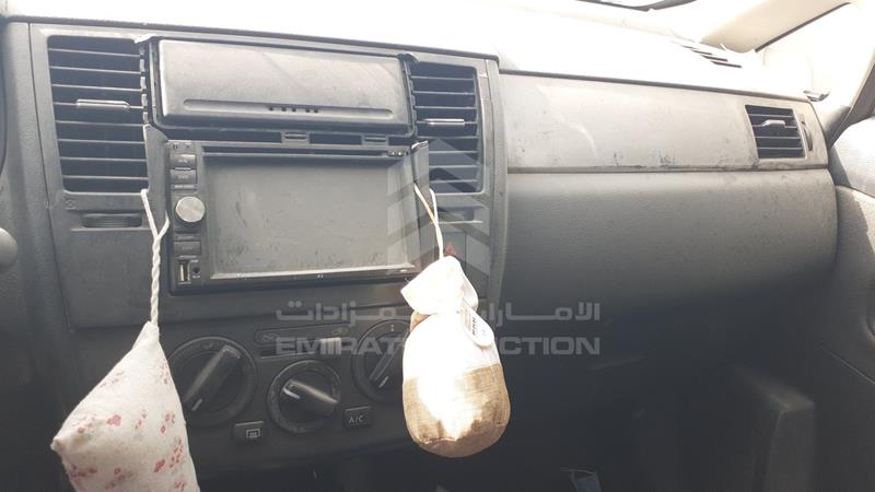 JN1CC13C76T003133 Auction: EmiratesAuction Lot: 409145 JN1CC13C76T003133 Nissan 2006 SILVER Photo 14