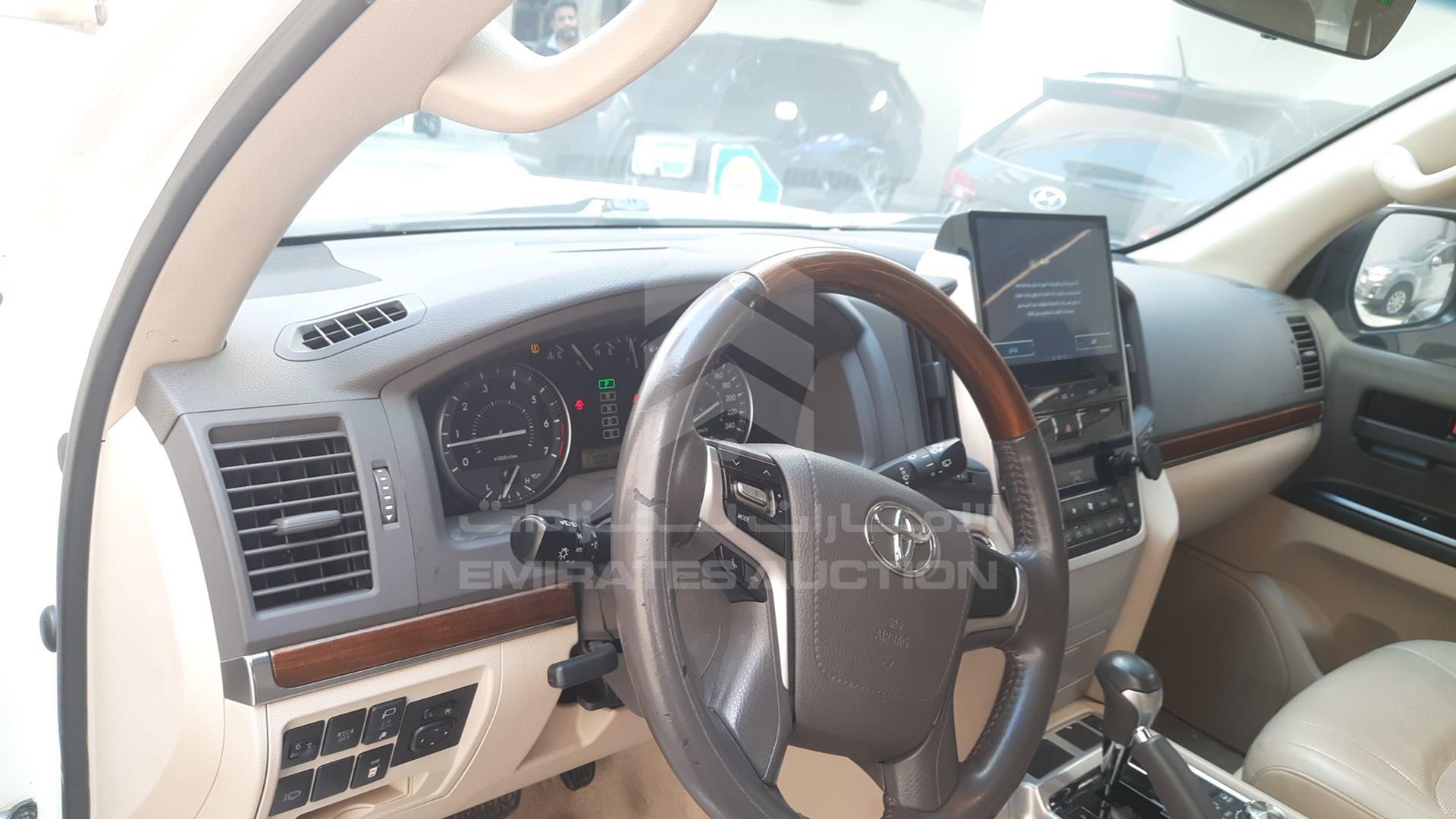 2018 TOYOTA LAND CRUISER VIN: JTMHU01J1J5143686