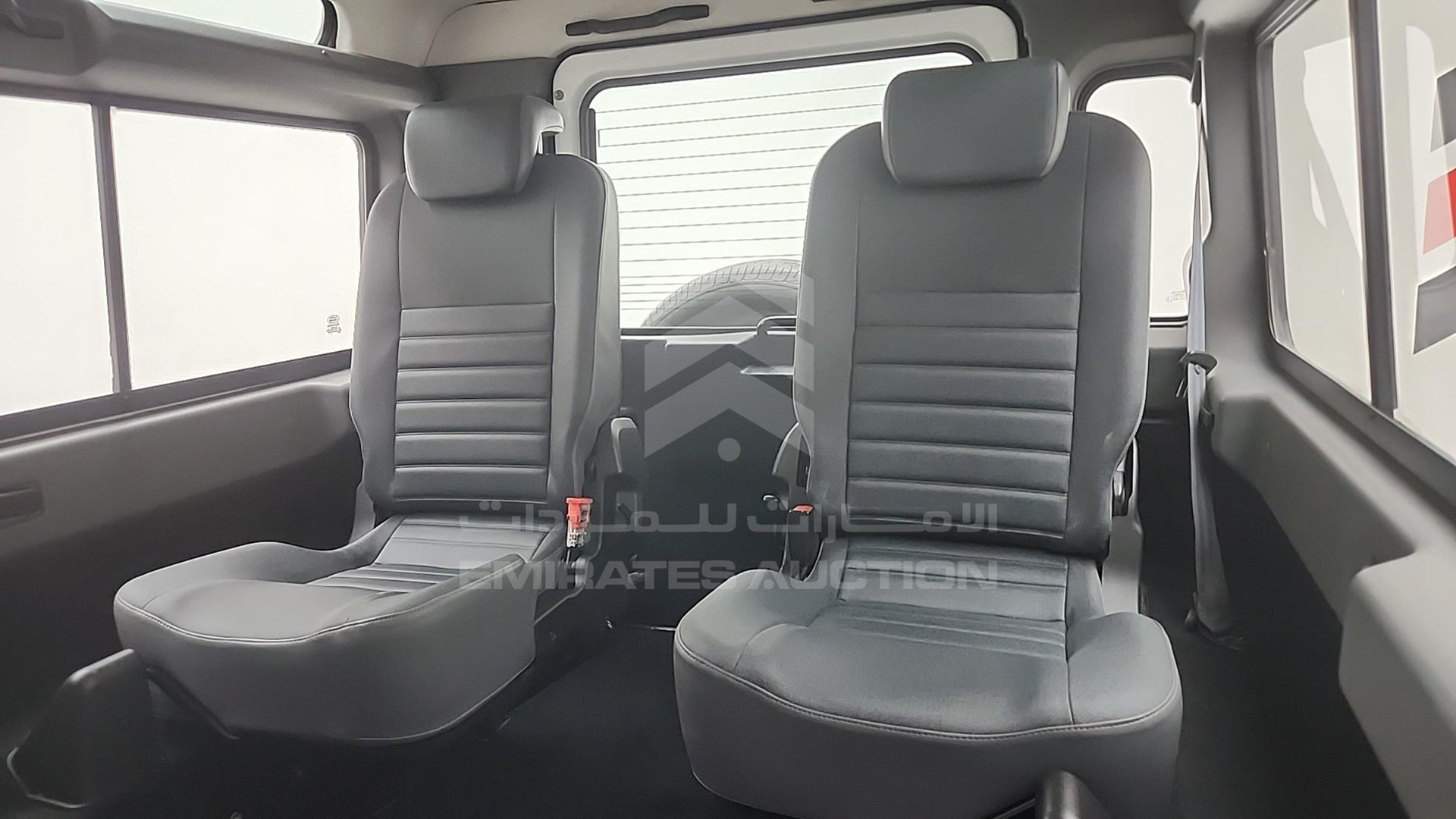 2011 LAND ROVER DEFENDER VIN: SALLDVBS8BA405450