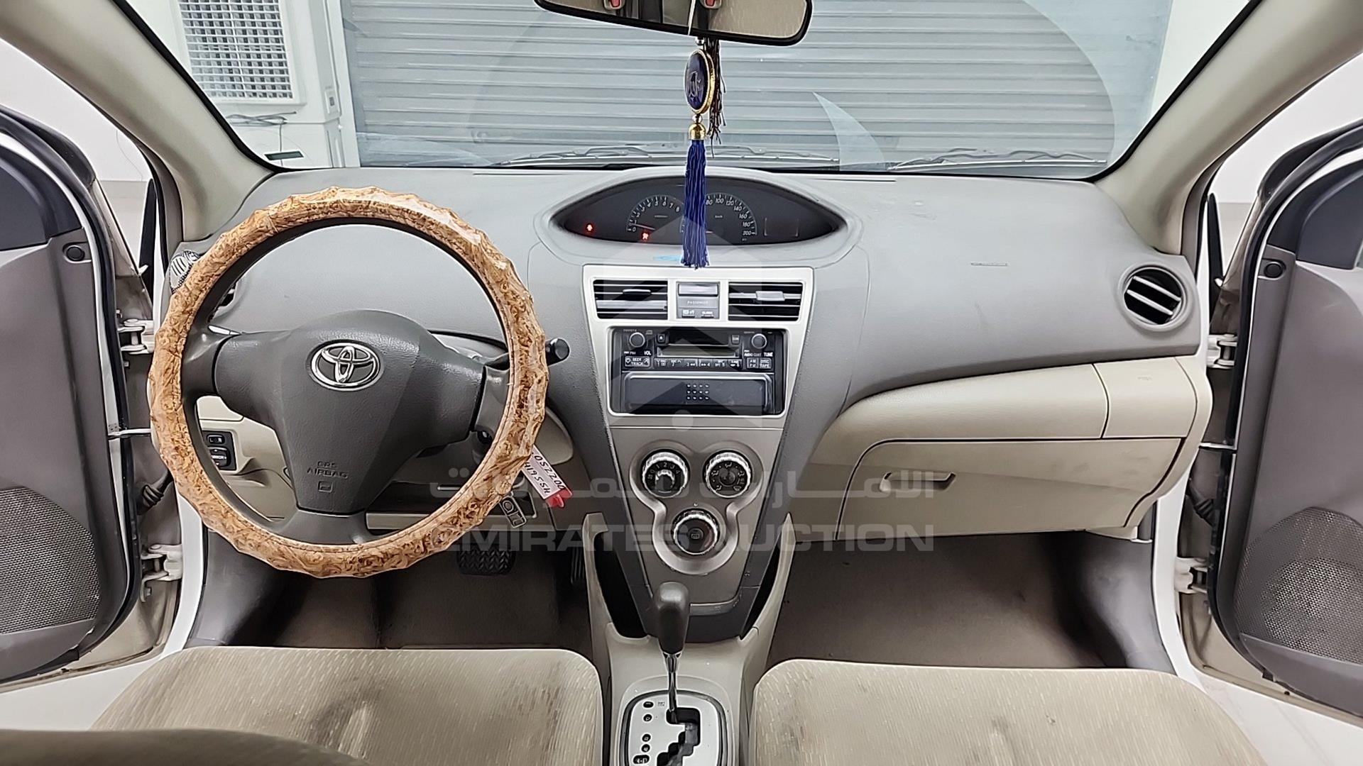 2011 TOYOTA YARIS VIN: JTDBW9234B4052200
