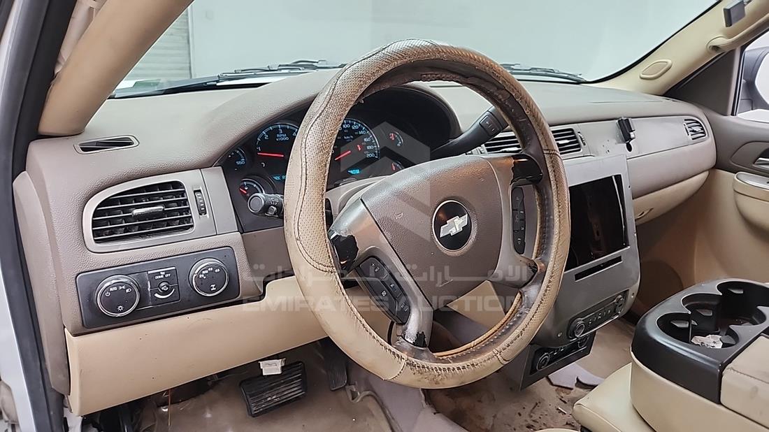 2010 Chevrolet Tahoe — Full Dashboard View — Photo 16