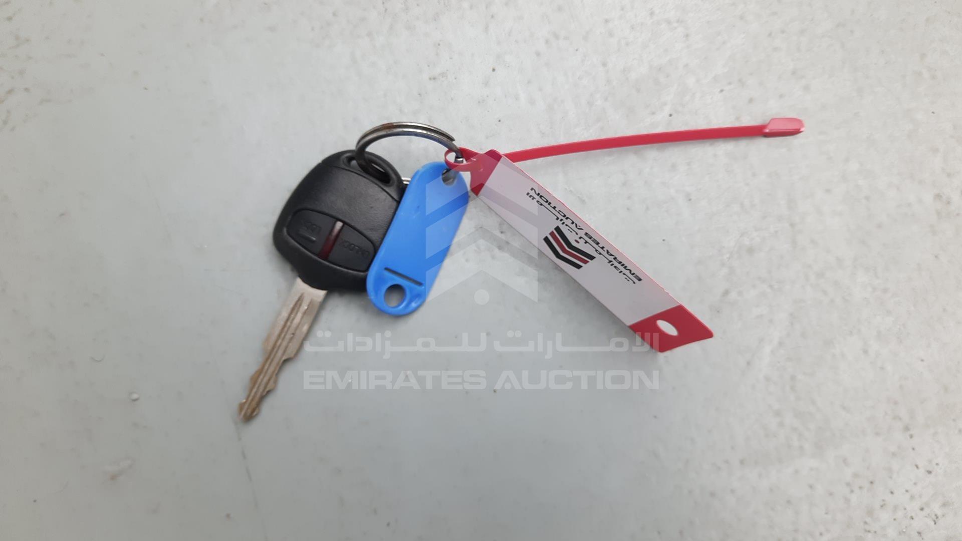 2008 MITSUBISHI PAJERO VIN: JMYLRV93W8J728895