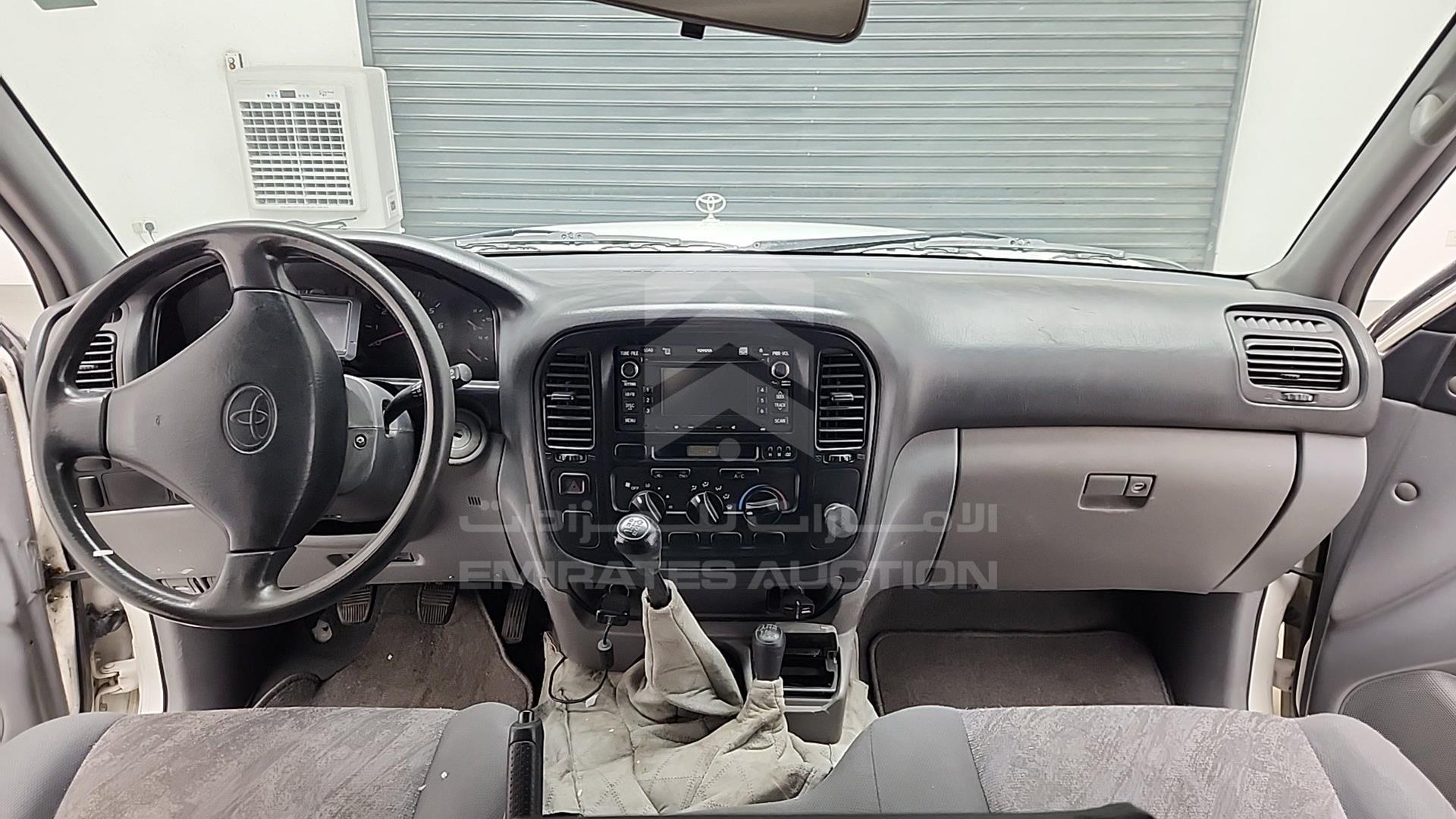2002 TOYOTA LAND CRUISER VIN: JTGHJ01J723001920