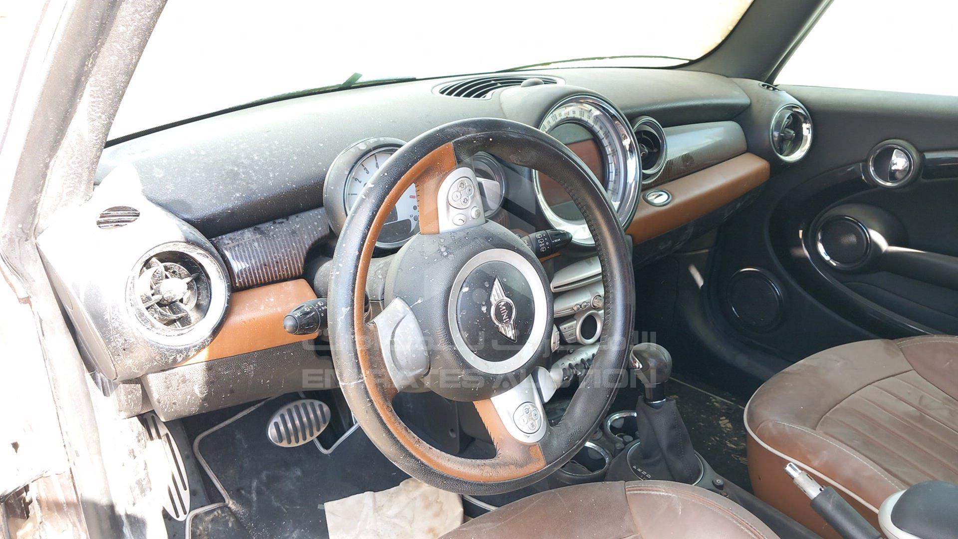 2010 MINI COOPER S VIN: WMWMF7109ATZ31732