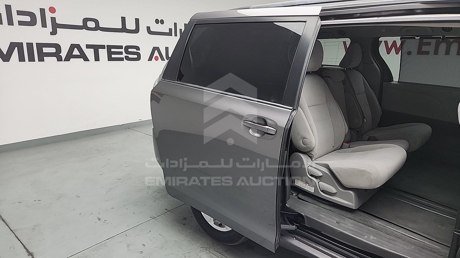 2017 TOYOTA SIENA VIN: 5TDKZ3DC6HS835890