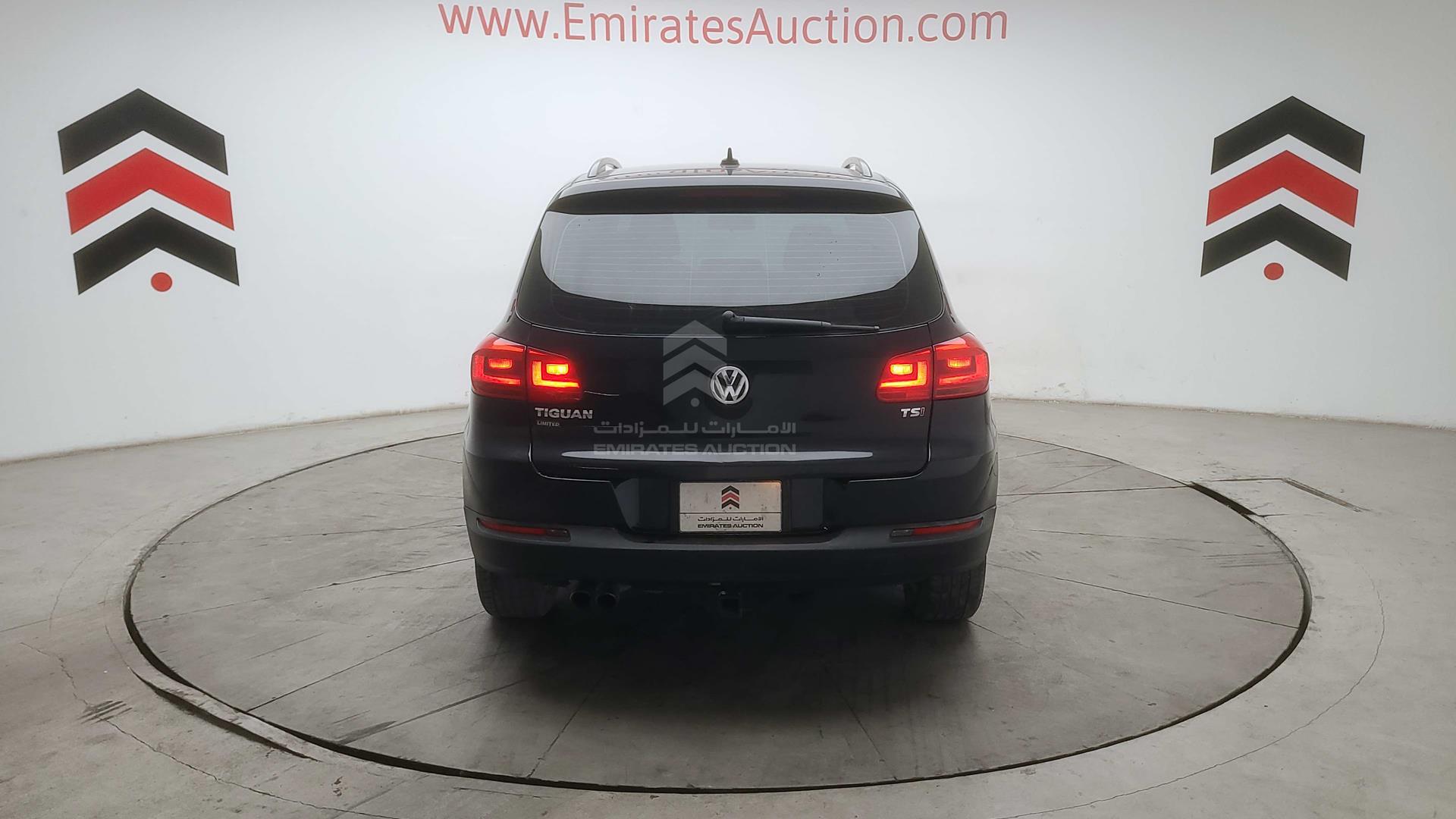 2017 VOLKSWAGEN TIGUAN VIN: WVGAV7AX1HK045504