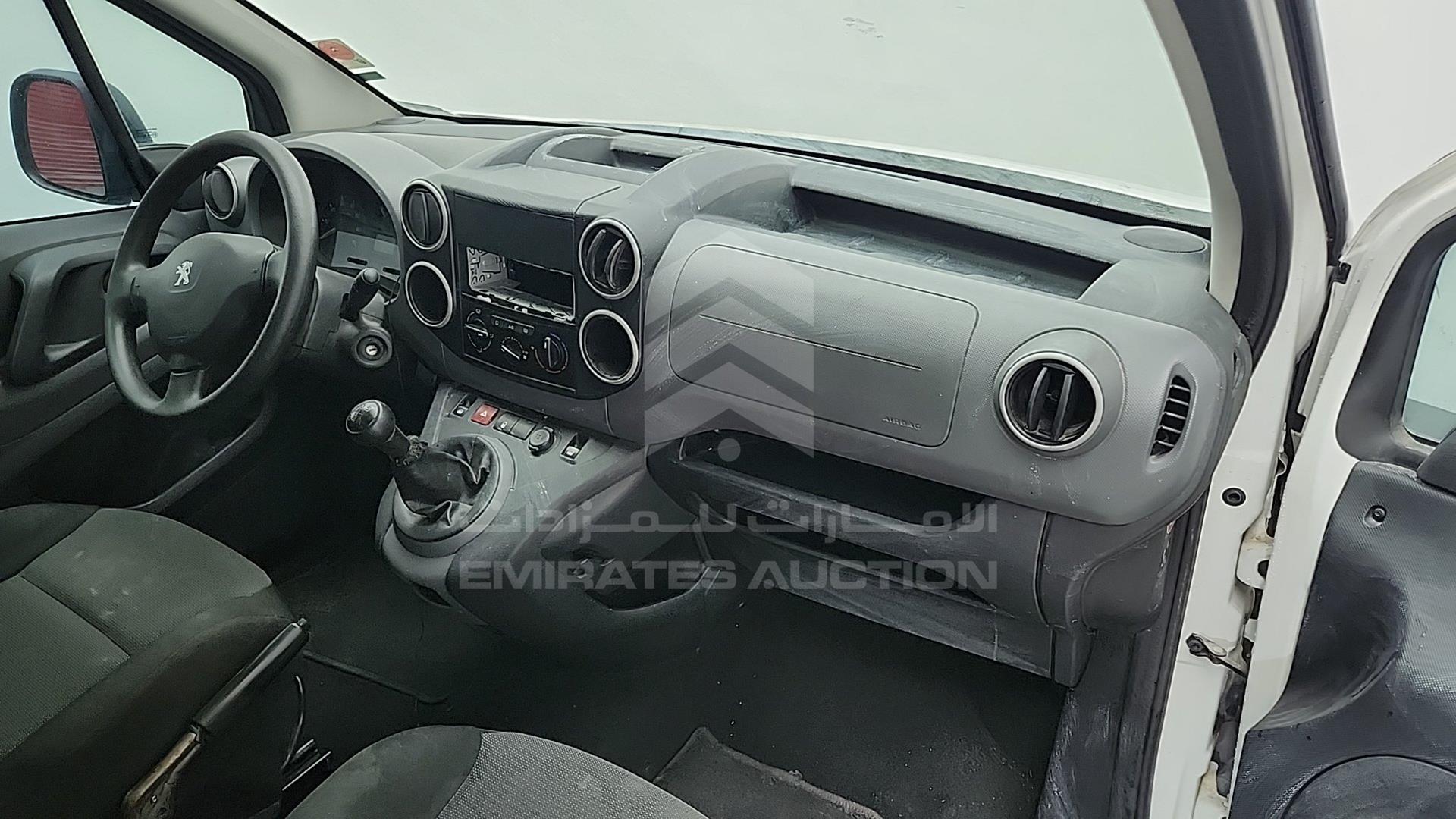 2018 PEUGEOT PARTNER VIN: VF37JNFUXJJ584167