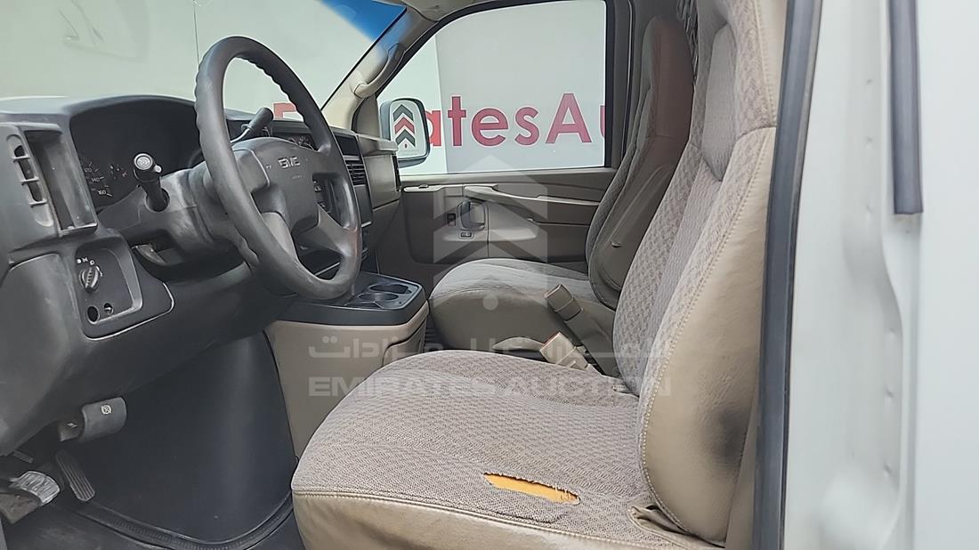 2006 GMC 2500 — Front Left Driver Seat View — Photo 12