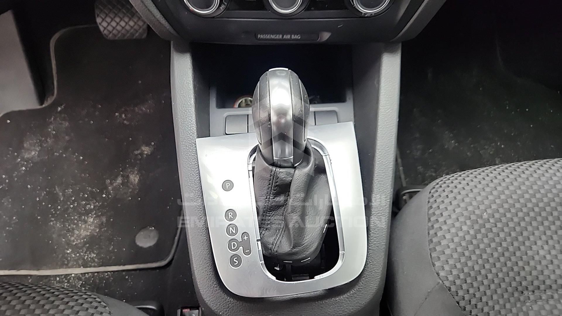 2014 VOLKSWAGEN JETTA VIN: WVWRV1AJ3EM250726