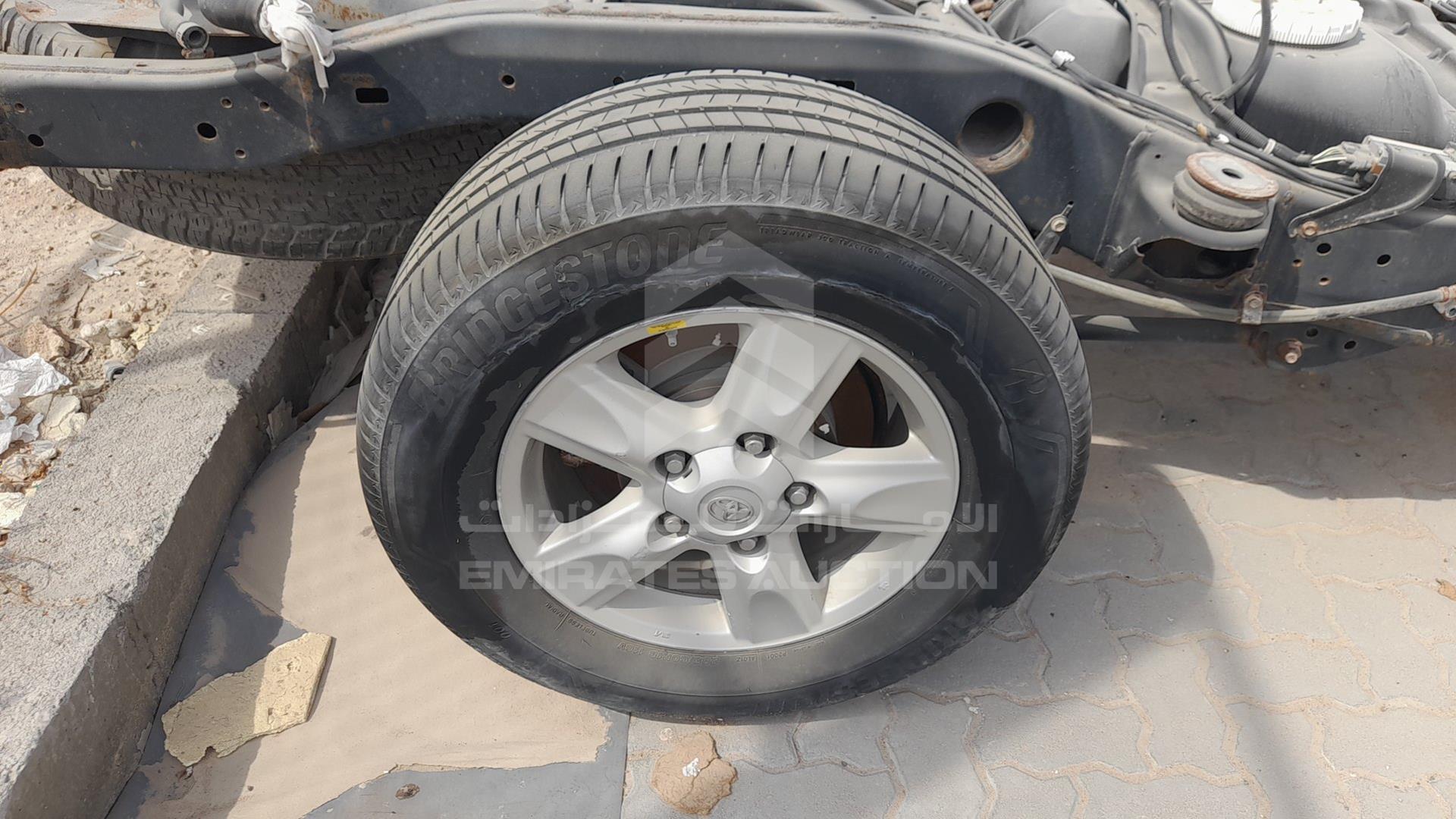 0 TOYOTA --- VIN: JTMHY05J7B5008891