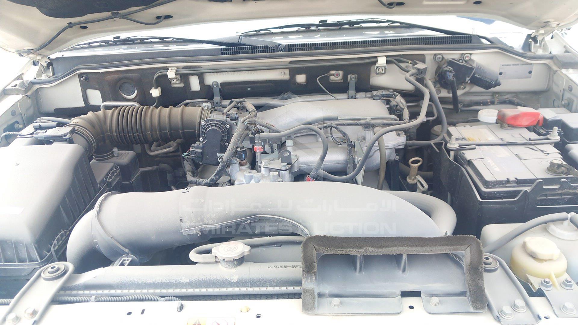 2017 MITSUBISHI PAJERO VIN: JE4MR62N1HJ708367