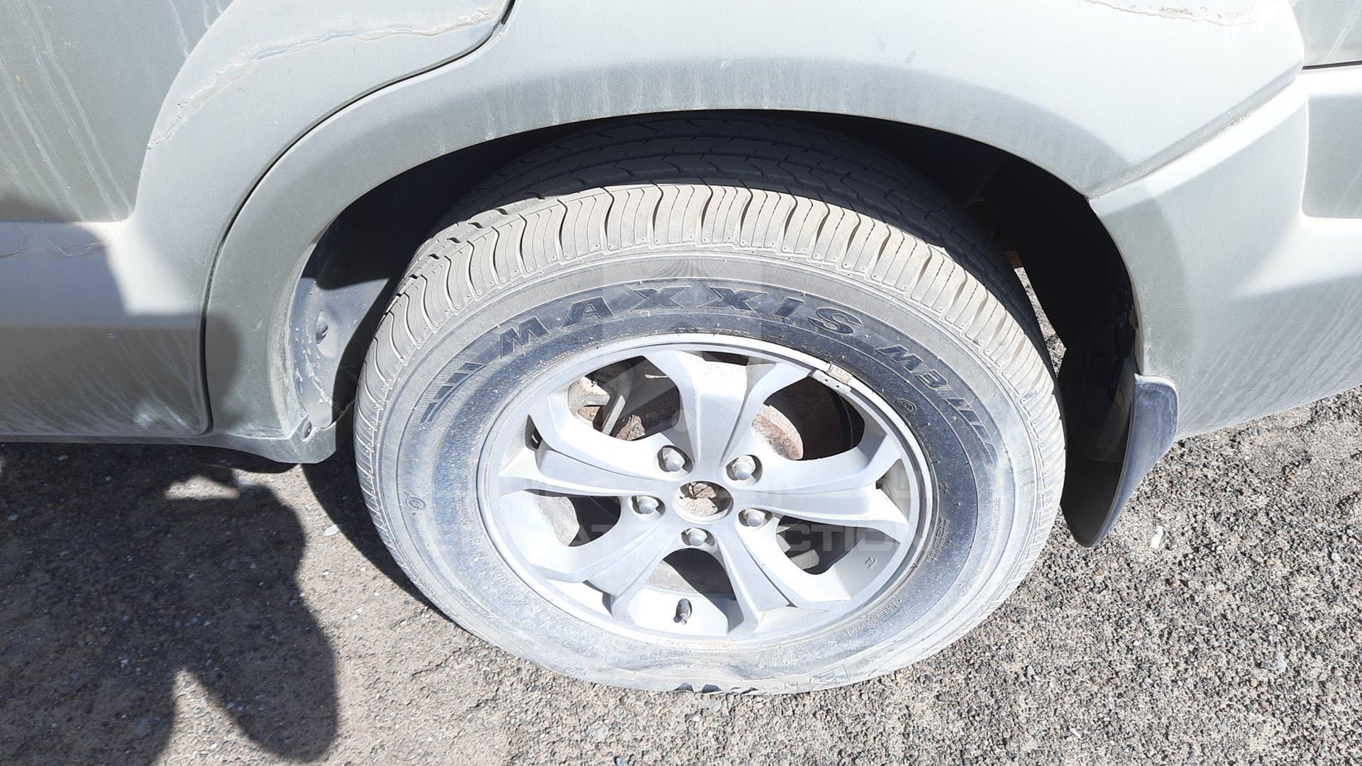 2009 HYUNDAI TUCSON VIN: KMHJM81B29U038399