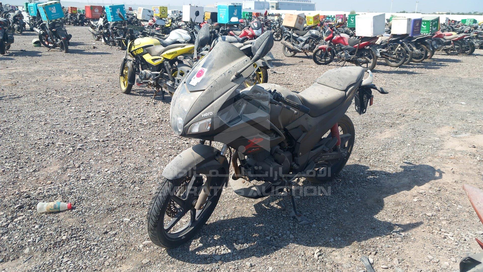 2017 HERO KARIZMA VIN: MBLMCS409HGY00006
