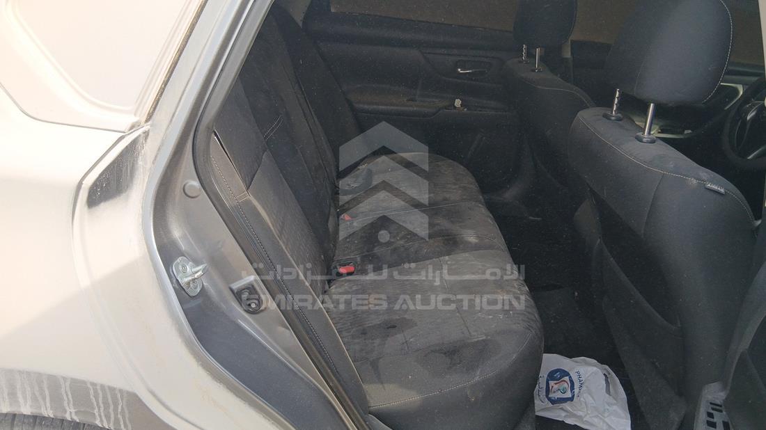نيسان التيما 2018 — زاوية الراكب الخلفي اليمنى — صورة 20