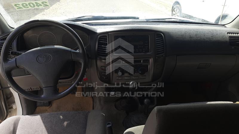 VIN: JTGHJ01J473010873 Auction: EmiratesAuction Lot: 342856 JTGHJ01J473010873 Toyota Land Cruiser 2007 WHITE Photo 15