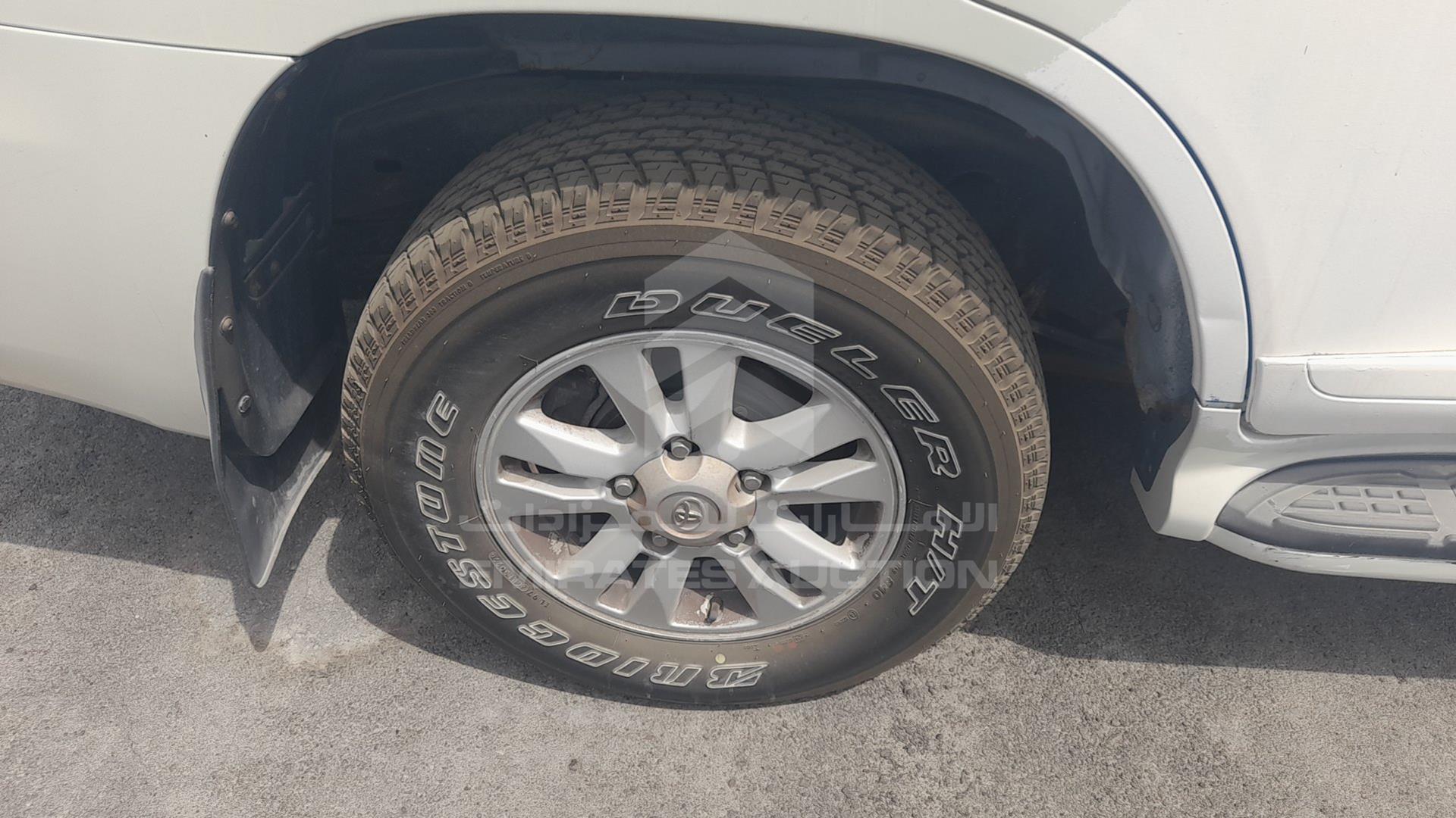 2011 TOYOTA LAND CRUISER VIN: JTMHU09J6B5052743