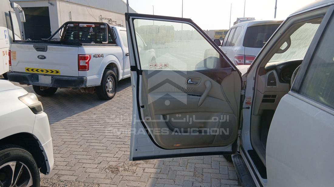 نيسان باترول 2019 — الباب الأمامي الأيسر — صورة 10