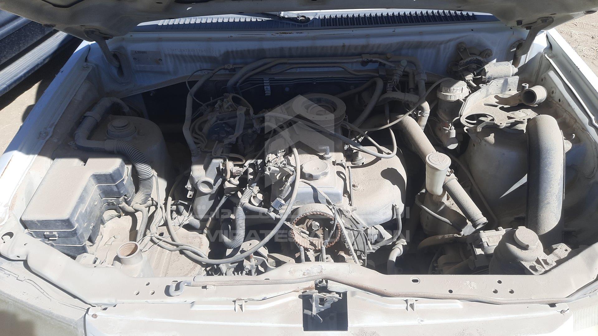 2002 MITSUBISHI PAJERO VIN: JMYLRH77W2Z701065