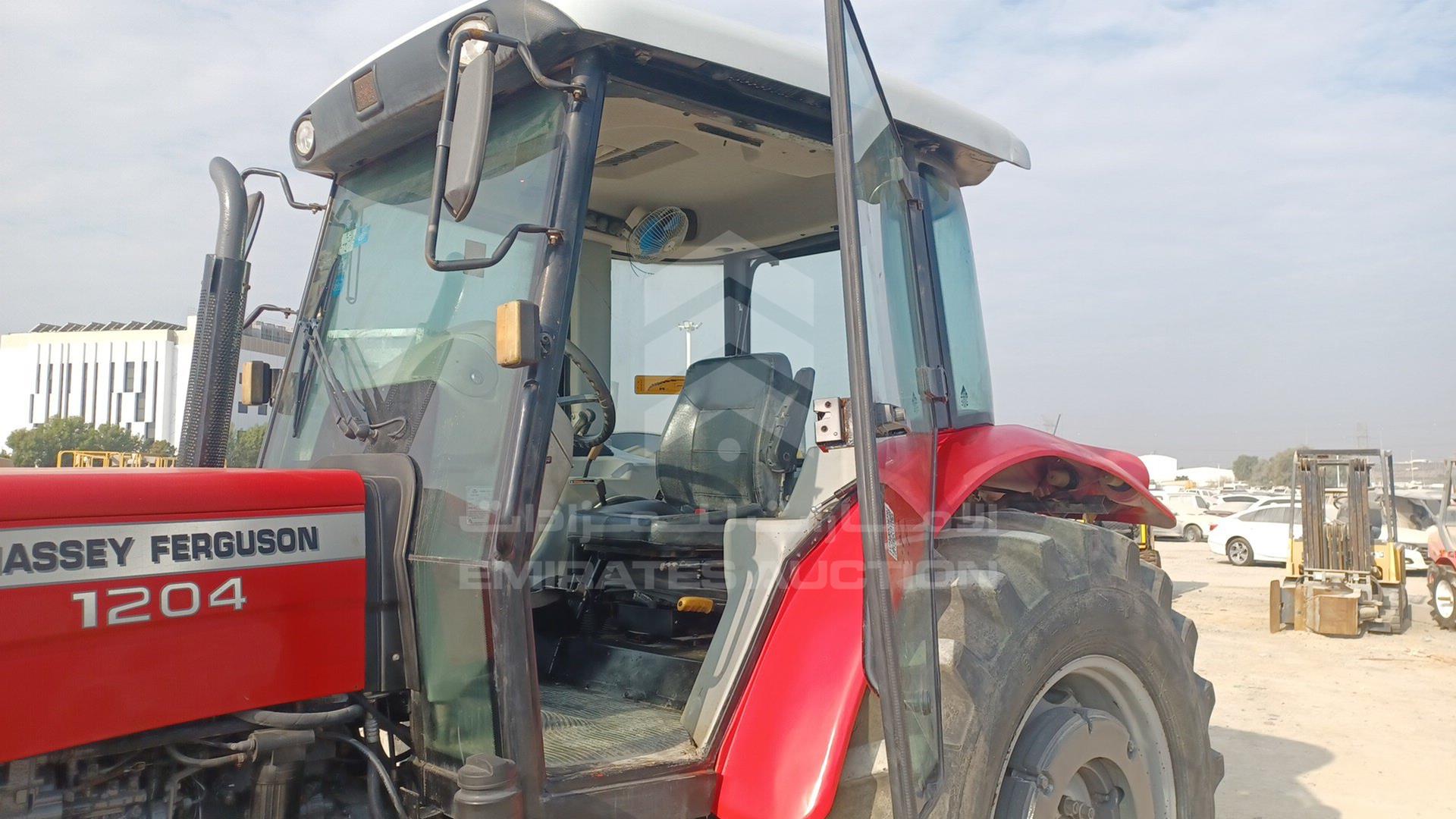 2018 MASSEY FERGUSON --- VIN: AGCM1204TC5052006