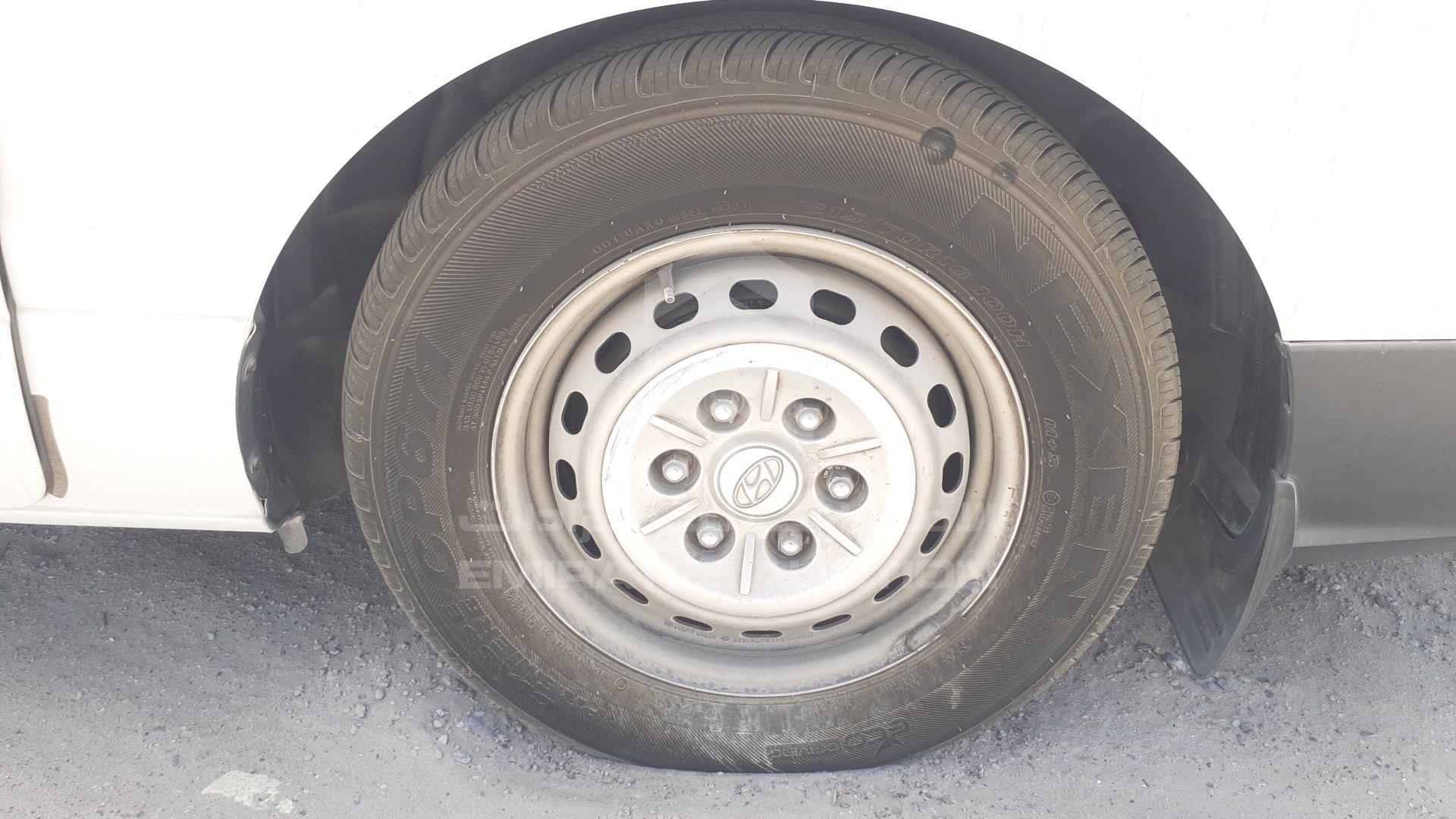 KMJWA37R0CU440854 - 2012 Hyundai H1 - #357798